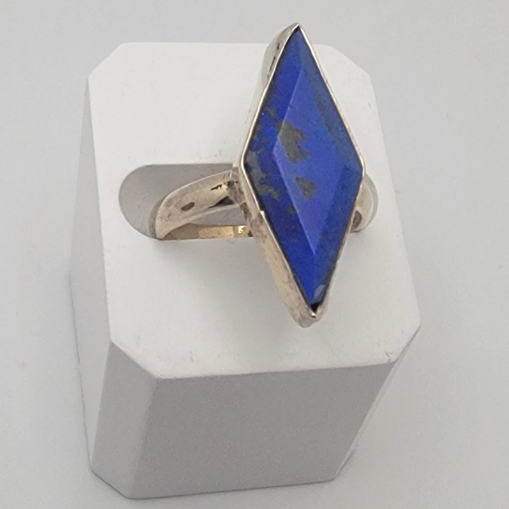 Elegant Blue Lapis Gemstone 925 Sterling Silver Ring Size 8.5